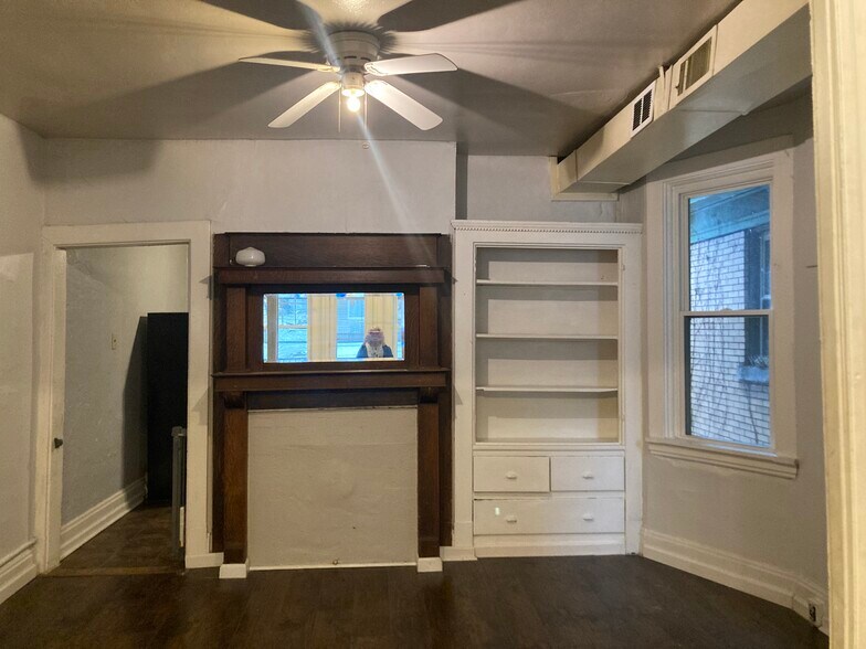 Built in vintage, extras - 406 Grace St