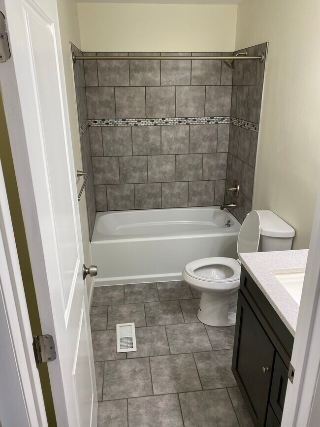 Building Photo - 7681 Brams Hill Dr