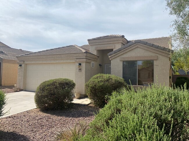 Building Photo - 3 bed 2 bath