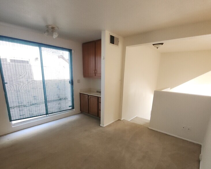 Building Photo - 5420 Sylmar Ave