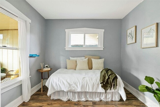 Building Photo - Perfect, cozy home in downtown Bremerton, ...