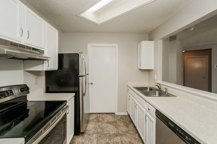 Building Photo - 7034 Cole Creek Dr