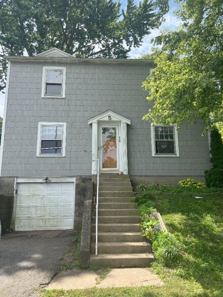 Primary Photo - 219 Circle Ave