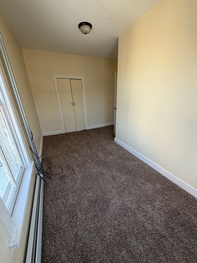 Building Photo - 49 S Front St