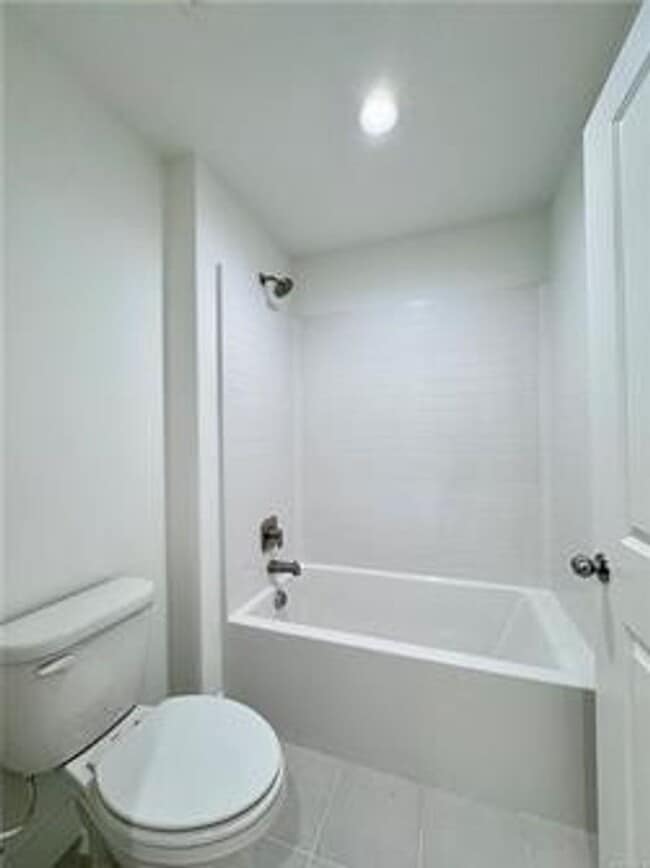 Building Photo - Stunning and Spacious 6BR 5BA Home w/ Solar Panels + Quartz Counter + Fenced Yard + 2 Car Garage ...