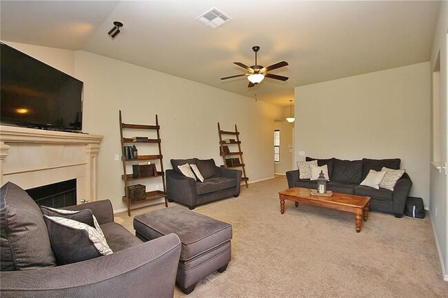 Building Photo - Gorgeous Home in Heritage Oaks with All Ap...