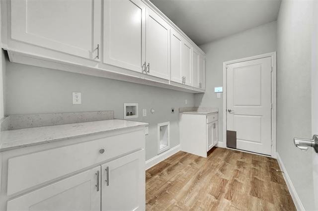 Building Photo - 260 Lakeside Dr