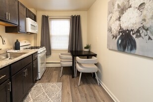 Building Photo - Loch Bend Apartments