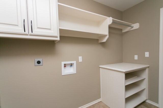 Building Photo - MOVE IN READY $200 OFF 1st month's rent -S...