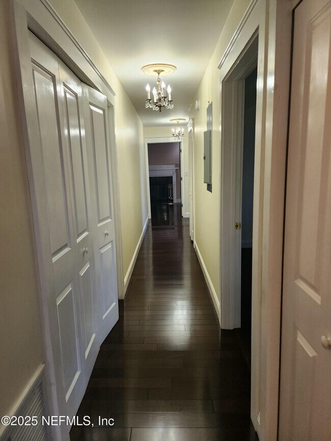 Building Photo - 212 St Johns Ave