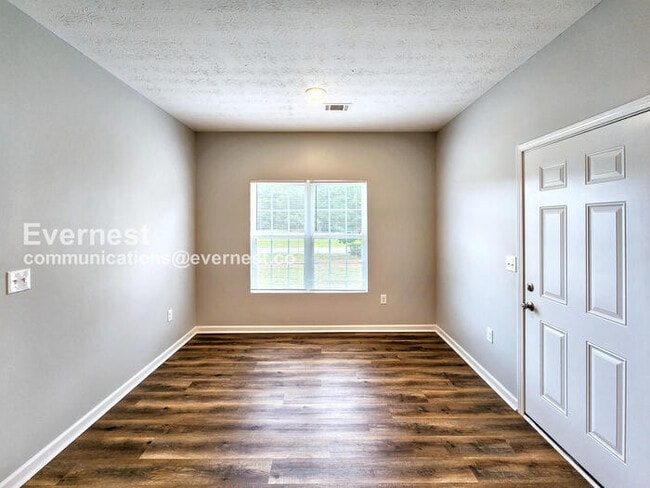 Building Photo - 476 Dove Way