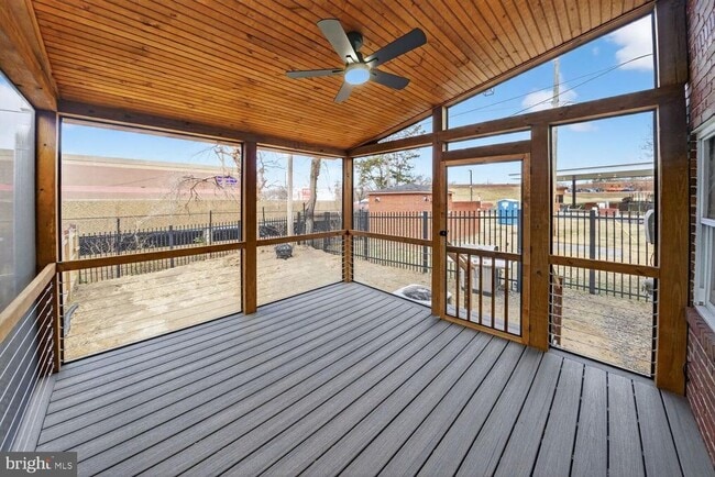 Building Photo - 706 S Orme St