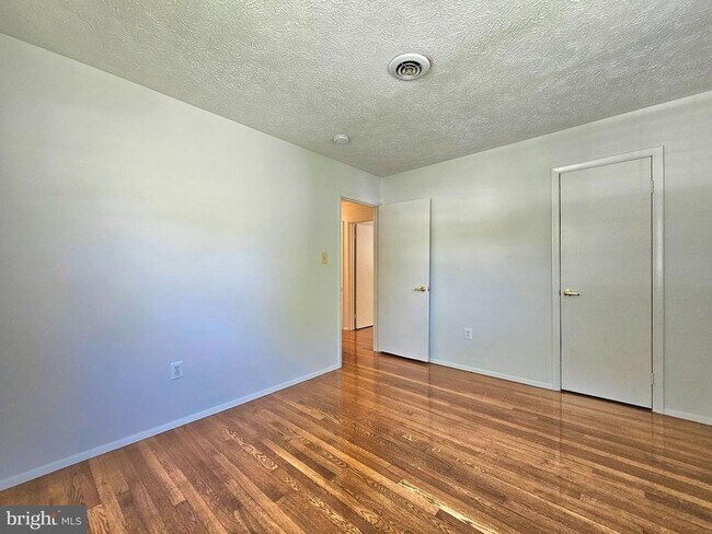 Building Photo - 4123 Glendale Rd