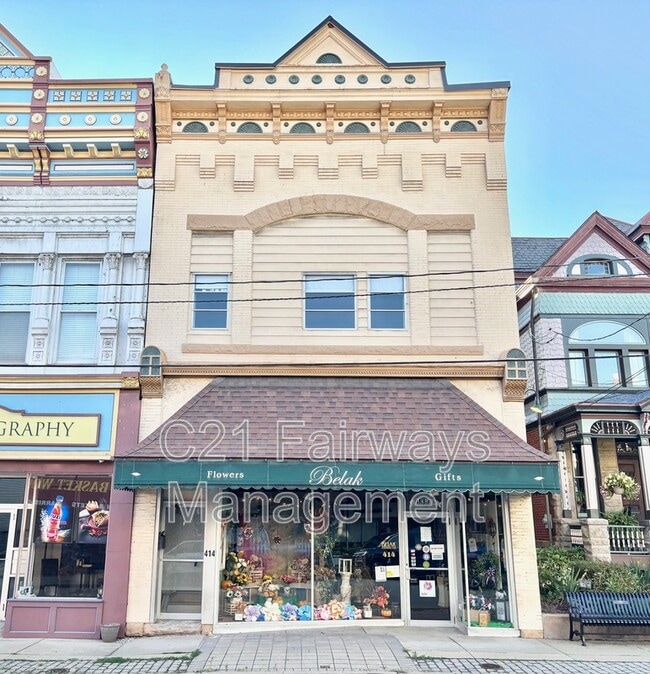 Building Photo - 414 Main St