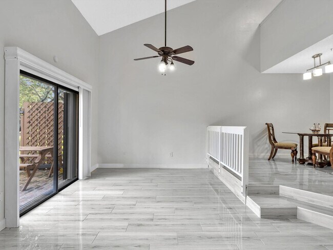 Building Photo - 4182 S Pine Island Rd