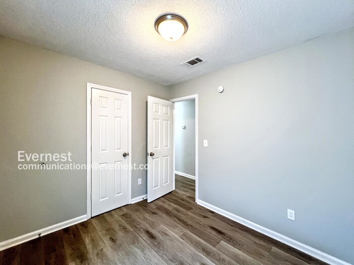 Building Photo - 3573 Russelwood Dr