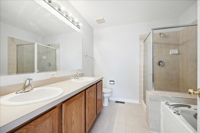 Building Photo - Two Story Townhome with Two Master Suites