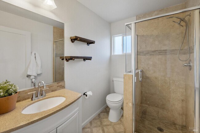 Building Photo - 372 Acacia St