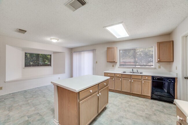 Building Photo - Welcome home to this single-story home in highly desirable Northwest Crossing