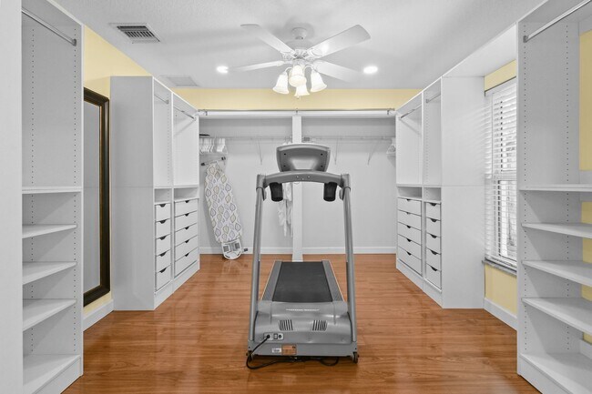 Building Photo - 244 Greymon Dr