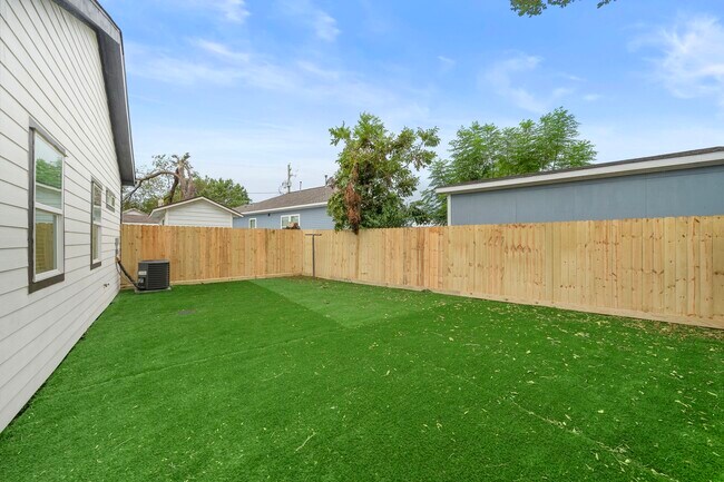Building Photo - 5807 Texas St