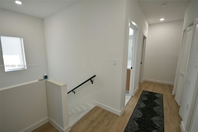 Building Photo - 1339 NW 2nd Ln