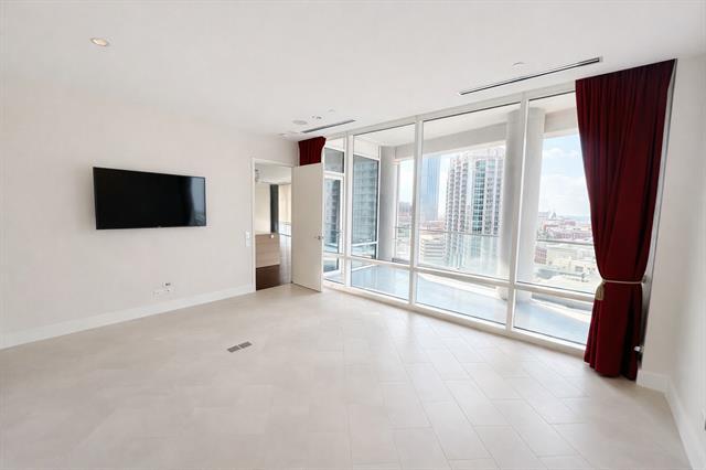 Building Photo - 2408 Victory Park Ln