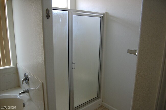 Building Photo - 4911 Ridgewood Dr