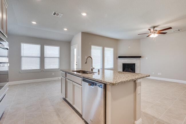 Building Photo - 211 Red Oak Dr