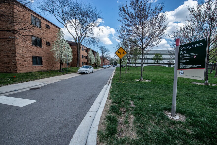 Building Photo - 5525 N Chester Ave