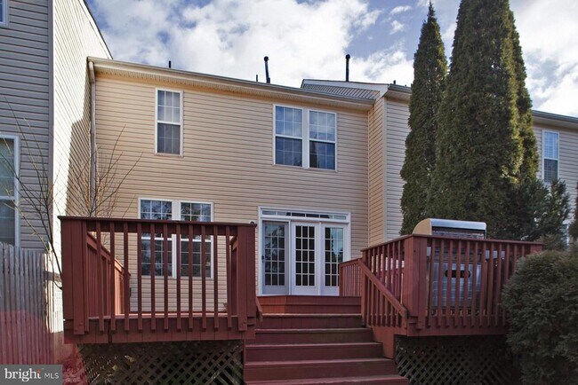 Building Photo - 30 Bridle Ct