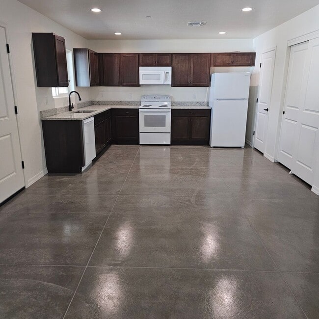 Building Photo - Brand New Patio Home