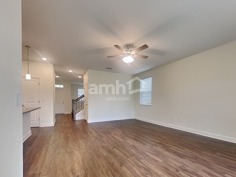 Building Photo - 264 Banyan Frst Dr