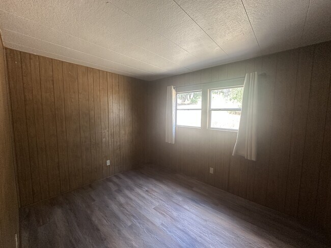 Building Photo - 40780 Jean Rd W