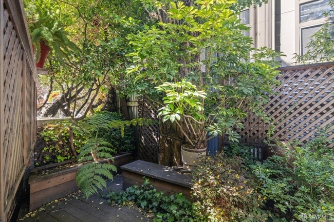 Building Photo - 144 Langton St