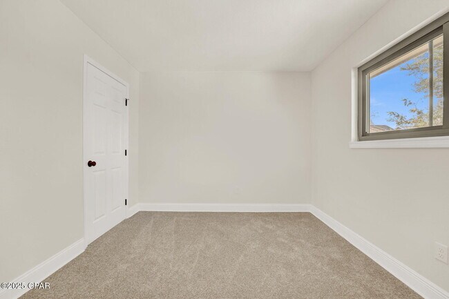 Building Photo - 5204 Park St