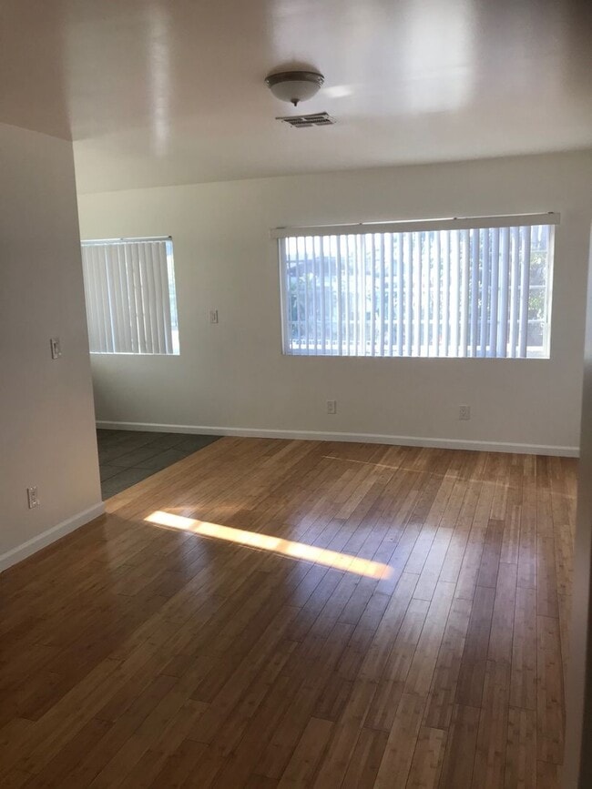 Building Photo - 1828-1828 Montrose St