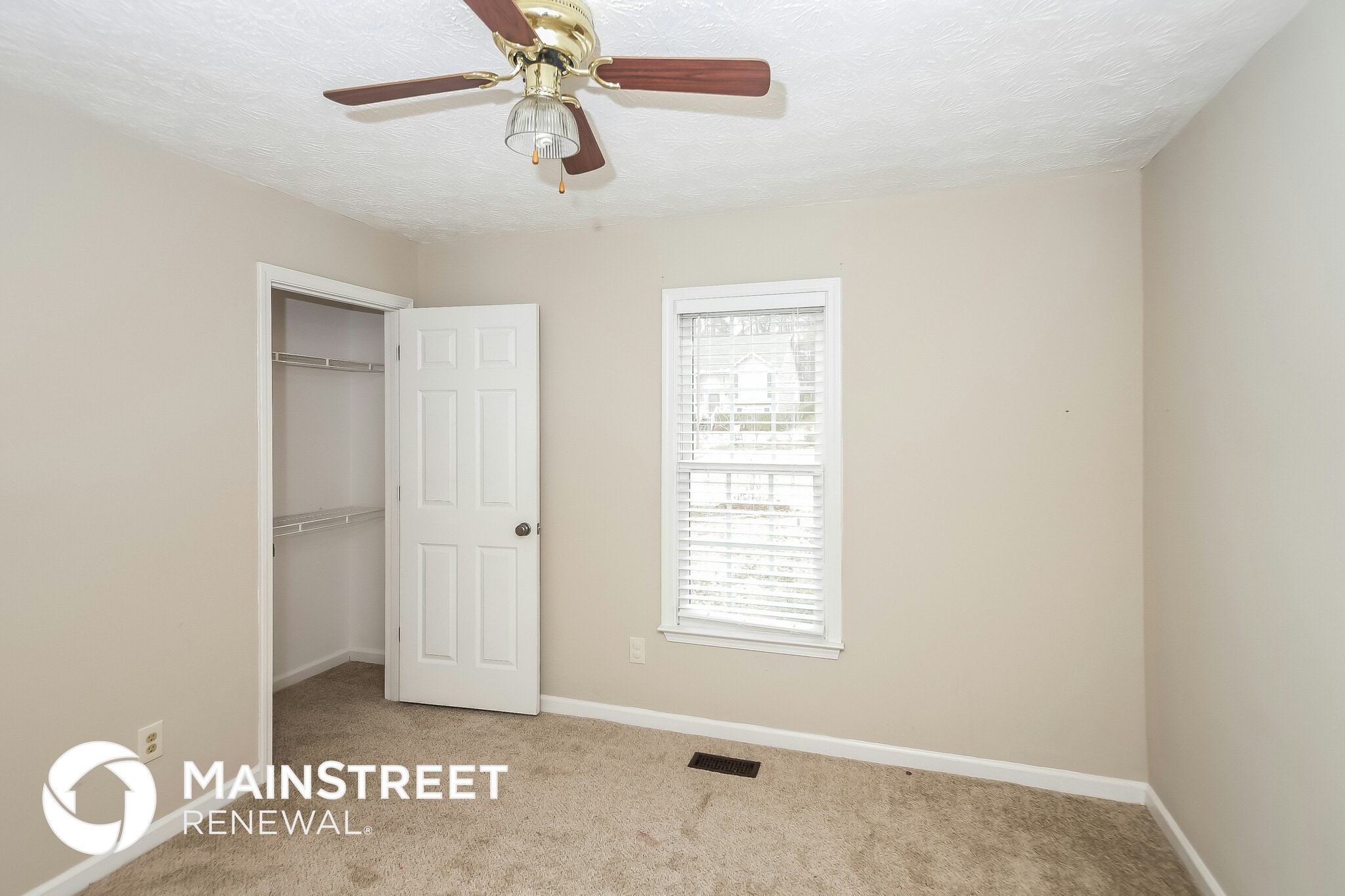 Building Photo - 304 Maplelake Dr