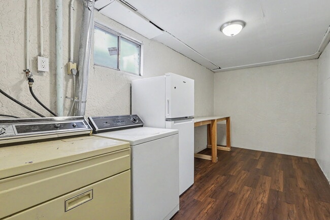 Building Photo - 1731 Auburn Dr