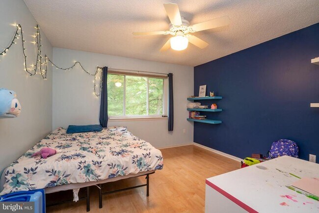 Building Photo - 16 Thoreau Dr