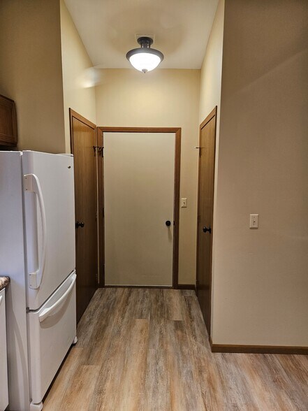 Building Photo - 1011 Pheasant Ln