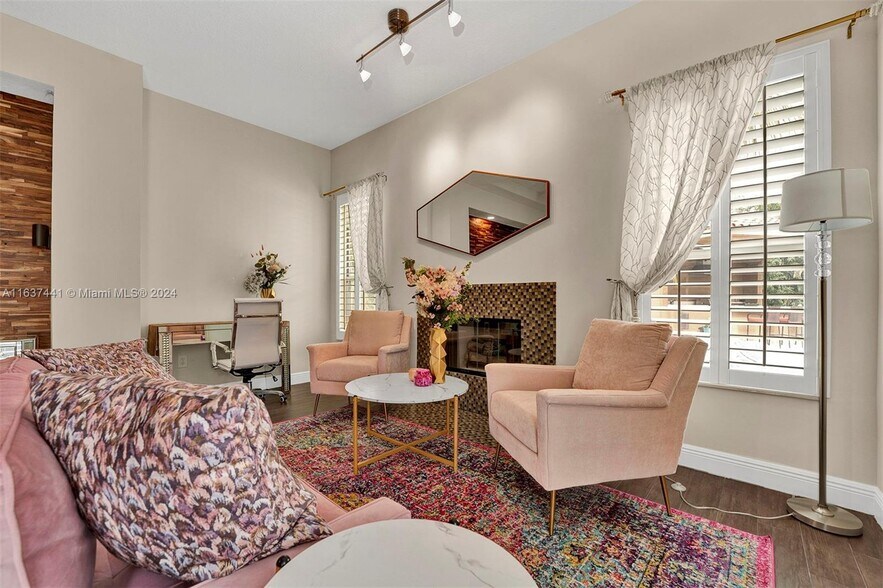Building Photo - 5050 SW 166th Ave