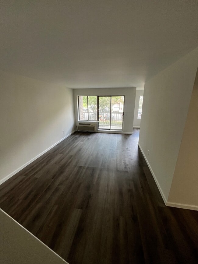 Building Photo - 171 Wellington Ct