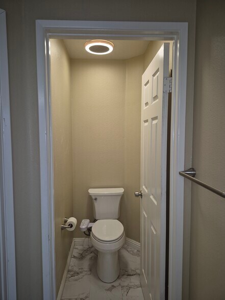 Master toilet - 1186 S Country Glen Way