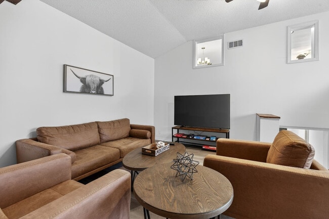 Building Photo - 444 Rosedale Terrace