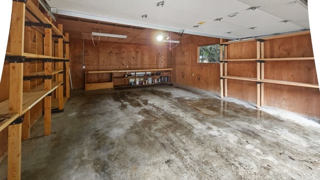 Building Photo - Beautifully Remodeled Bellevue Home in Prime Location