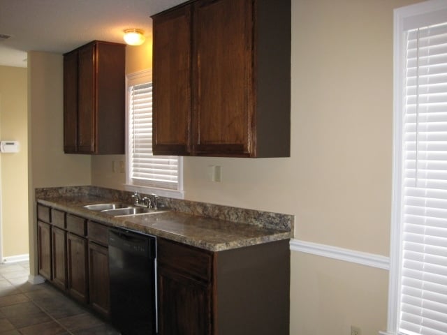 Building Photo - 7562 Sandy Brook Cv