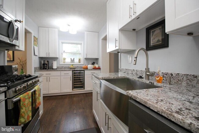 Building Photo - 3287 Annandale Rd