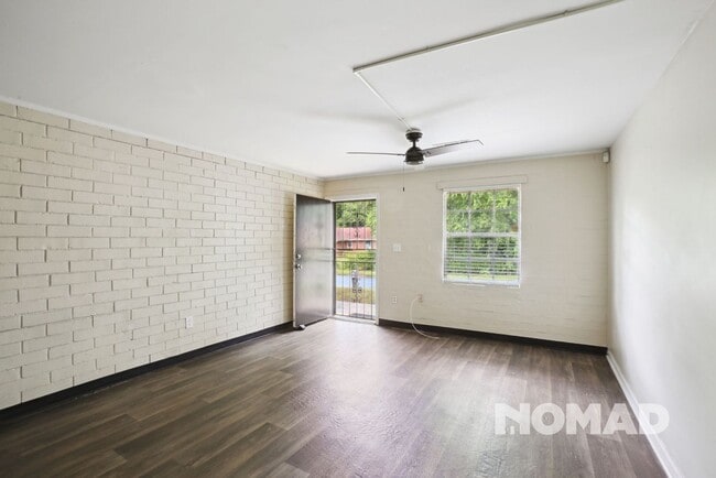 Building Photo - Charming 2BR Duplex in East Point
