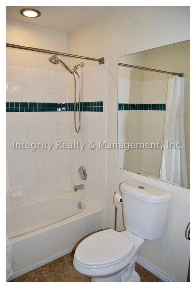 Building Photo - 8840 Shoal Creek Ln